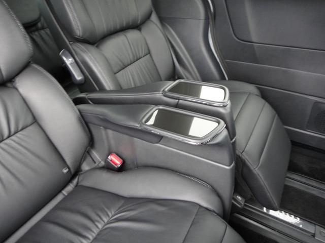 オデッセイハイブリッド ｅ：ＨＥＶアブソルート・ＥＸブラックエディション　純正１１．４インチコネクトナビＤＴＶ　純正１５．６インチ後席モニター　マルチビューカメラ　ブラックレザーシート　１・２列シートヒーター　２列目両側アームレスト付４ウェイパワーシート　ディーラーデモカー（31枚目）