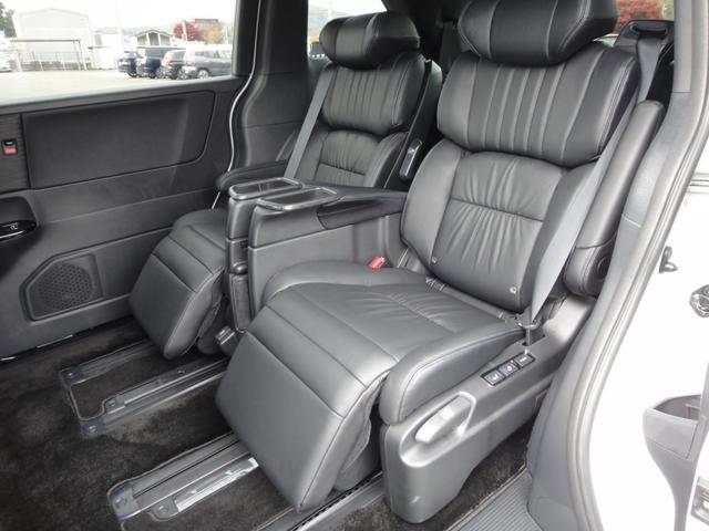 オデッセイハイブリッド ｅ：ＨＥＶアブソルート・ＥＸブラックエディション　純正１１．４インチコネクトナビＤＴＶ　純正１５．６インチ後席モニター　マルチビューカメラ　ブラックレザーシート　１・２列シートヒーター　２列目両側アームレスト付４ウェイパワーシート　ディーラーデモカー（33枚目）