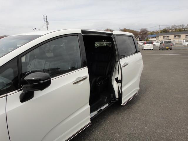 オデッセイハイブリッド ｅ：ＨＥＶアブソルート・ＥＸブラックエディション　純正１１．４インチコネクトナビＤＴＶ　純正１５．６インチ後席モニター　マルチビューカメラ　ブラックレザーシート　１・２列シートヒーター　２列目両側アームレスト付４ウェイパワーシート　ディーラーデモカー（37枚目）