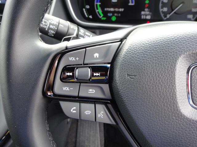 オデッセイハイブリッド ｅ：ＨＥＶアブソルート・ＥＸブラックエディション　純正１１．４インチコネクトナビＤＴＶ　純正１５．６インチ後席モニター　マルチビューカメラ　ブラックレザーシート　１・２列シートヒーター　２列目両側アームレスト付４ウェイパワーシート　ディーラーデモカー（39枚目）