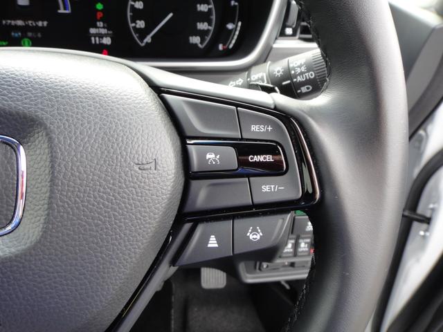 オデッセイハイブリッド ｅ：ＨＥＶアブソルート・ＥＸブラックエディション　純正１１．４インチコネクトナビＤＴＶ　純正１５．６インチ後席モニター　マルチビューカメラ　ブラックレザーシート　１・２列シートヒーター　２列目両側アームレスト付４ウェイパワーシート　ディーラーデモカー（40枚目）