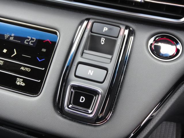 オデッセイハイブリッド ｅ：ＨＥＶアブソルート・ＥＸブラックエディション　純正１１．４インチコネクトナビＤＴＶ　純正１５．６インチ後席モニター　マルチビューカメラ　ブラックレザーシート　１・２列シートヒーター　２列目両側アームレスト付４ウェイパワーシート　ディーラーデモカー（43枚目）