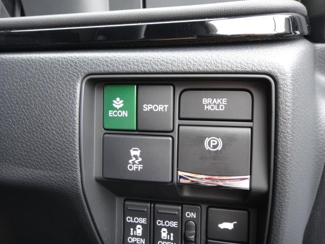 オデッセイハイブリッド ｅ：ＨＥＶアブソルート・ＥＸブラックエディション　純正１１．４インチコネクトナビＤＴＶ　純正１５．６インチ後席モニター　マルチビューカメラ　ブラックレザーシート　１・２列シートヒーター　２列目両側アームレスト付４ウェイパワーシート　ディーラーデモカー（48枚目）