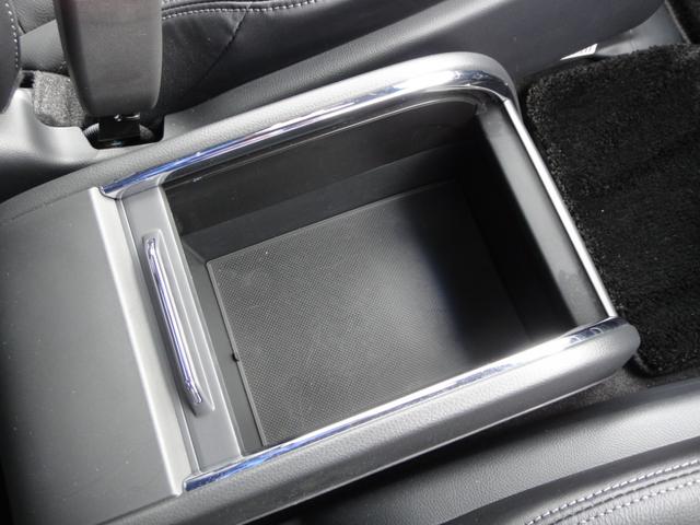 オデッセイハイブリッド ｅ：ＨＥＶアブソルート・ＥＸブラックエディション　純正１１．４インチコネクトナビＤＴＶ　純正１５．６インチ後席モニター　マルチビューカメラ　ブラックレザーシート　１・２列シートヒーター　２列目両側アームレスト付４ウェイパワーシート　ディーラーデモカー（53枚目）