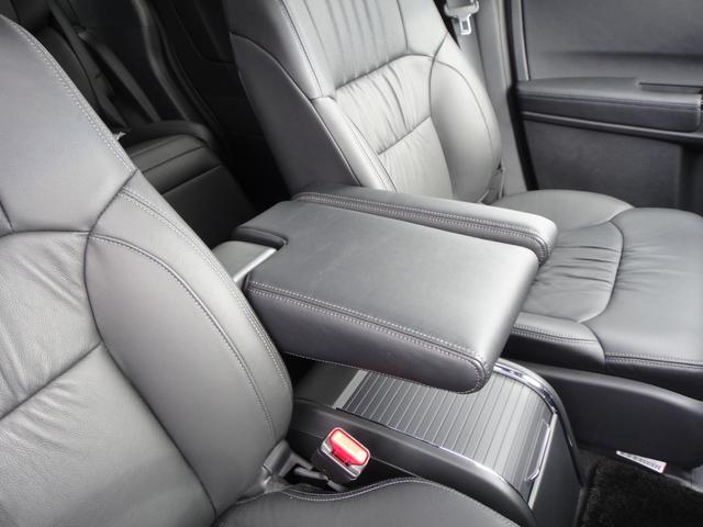 オデッセイハイブリッド ｅ：ＨＥＶアブソルート・ＥＸブラックエディション　純正１１．４インチコネクトナビＤＴＶ　純正１５．６インチ後席モニター　マルチビューカメラ　ブラックレザーシート　１・２列シートヒーター　２列目両側アームレスト付４ウェイパワーシート　ディーラーデモカー（58枚目）