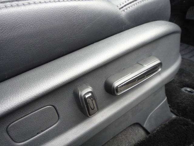 オデッセイハイブリッド ｅ：ＨＥＶアブソルート・ＥＸブラックエディション　純正１１．４インチコネクトナビＤＴＶ　純正１５．６インチ後席モニター　マルチビューカメラ　ブラックレザーシート　１・２列シートヒーター　２列目両側アームレスト付４ウェイパワーシート　ディーラーデモカー（59枚目）