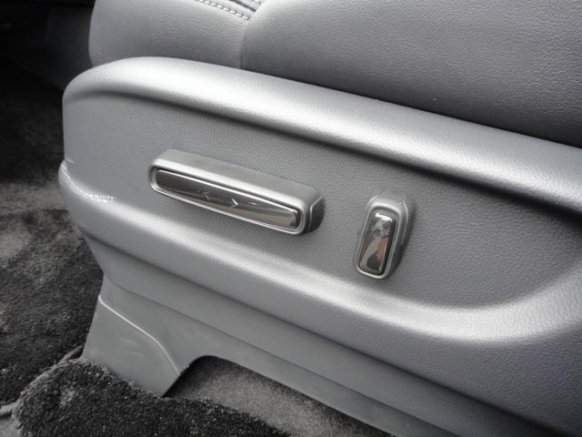 オデッセイハイブリッド ｅ：ＨＥＶアブソルート・ＥＸブラックエディション　純正１１．４インチコネクトナビＤＴＶ　純正１５．６インチ後席モニター　マルチビューカメラ　ブラックレザーシート　１・２列シートヒーター　２列目両側アームレスト付４ウェイパワーシート　ディーラーデモカー（60枚目）