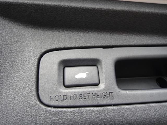 オデッセイハイブリッド ｅ：ＨＥＶアブソルート・ＥＸブラックエディション　純正１１．４インチコネクトナビＤＴＶ　純正１５．６インチ後席モニター　マルチビューカメラ　ブラックレザーシート　１・２列シートヒーター　２列目両側アームレスト付４ウェイパワーシート　ディーラーデモカー（77枚目）