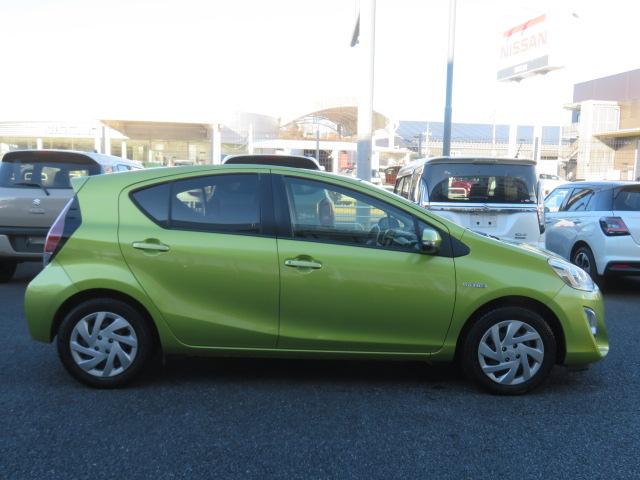 アクア Ｇ　純正ナビ　ワンセグＴＶ　バックカメラ　スマートキー　プッシュスタート　ＥＴＣ　ドライブレコーダー　純正フロアマット　オートエアコン　クルーズコントロール　シートヒーター　オートライト（7枚目）