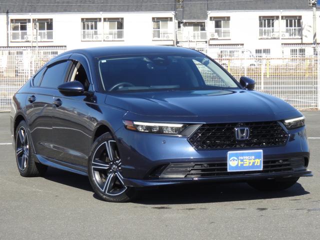 ������ȃV���G�b�g�I�Ⴍ�����L�т�m�C�Y���X�ȃ{�f�B�[�I���A�Ɍ������ė����悤�ȃN�[�y�t�H�����B���������ɖ��͓I�ɂ݂���A�������ꂽ�������V���G�b�g��