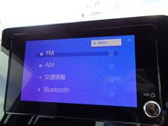 ★純正ＨＤディスプレイオーディオナビ！ＵＳＢ入力！Ｂｌｕｅｔｏｏｔｈ！Ａｐｐｌｅ　ＣａｒＰｌａｙ／Ａｎｄｒｏｉｄ　Ａｕｔｏ／Ｍｉｒａｃａｓｔ対応！ＡＭ／ＦＭチューナー！ 3