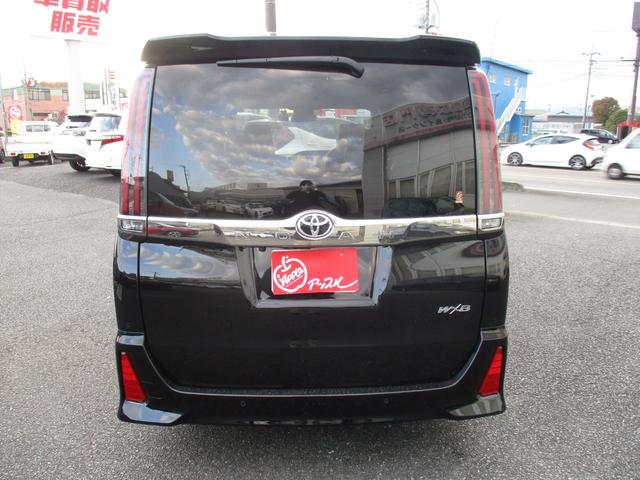 ノア Ｓｉ　ダブルバイビーＩＩＩ　純正１０インチナビ　フルセグＴＶ　バックカメラ　純正１２インチ後席用モニター　ビルトインＥＴＣ２．０　両側パワースライド（4枚目）