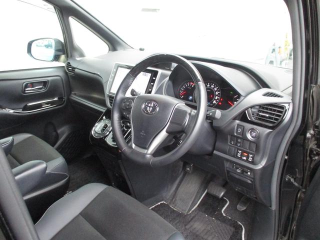 ノア Ｓｉ　ダブルバイビーＩＩＩ　純正１０インチナビ　フルセグＴＶ　バックカメラ　純正１２インチ後席用モニター　ビルトインＥＴＣ２．０　両側パワースライド（10枚目）