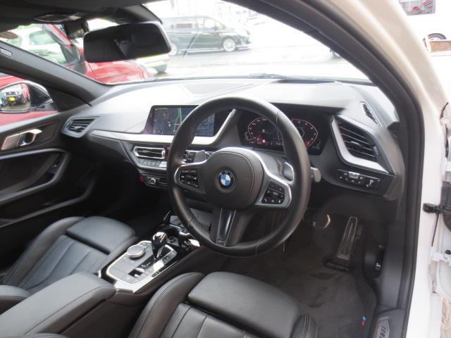 １シリーズ Ｍ１３５ｉ　ｘＤｒｉｖｅ　黒革／クリアランスソナー／禁煙／シートヒーター／エアロパーツ／リヤスポイラー（5枚目）
