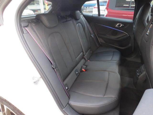 １シリーズ Ｍ１３５ｉ　ｘＤｒｉｖｅ　黒革／クリアランスソナー／禁煙／シートヒーター／エアロパーツ／リヤスポイラー（6枚目）