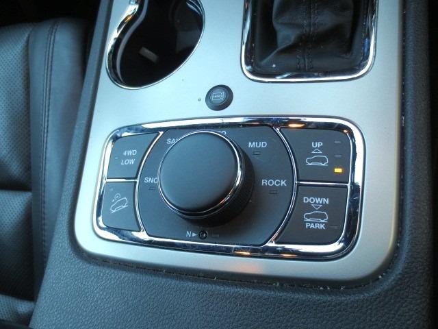 ジープ・グランドチェロキー リミテッド　黒革／クリアランスソナー／禁煙／ルーフレール／パワーバックドア／ワンオーナー／前後ドラレコ／スペアキー有／（17枚目）