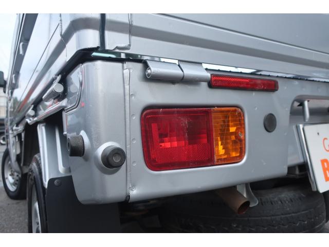 サンバートラック ＪＡ　（４ＷＤ　５速）　高低２段切替パートタイム４ＷＤ　リアデフロック　ＥＴＣ　三方開き　あおりプロテクター　荷台マット　荷台作業灯　エアコン　パワステ　エアバッグ（60枚目）