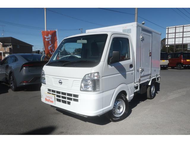 ＮＴ１００クリッパートラック 　（冷凍冷蔵車　東プレ製－５℃設定中温冷凍機）届出済未使用車　観音開き　サイドドア　エアコン　パワステ　アイドリングストップ　オートライト　横滑り防止装置（2枚目）