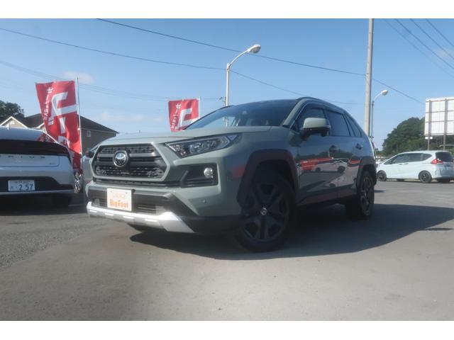 ＲＡＶ４ アドベンチャー　＜パノラマサンルーフ＞　純正９インチナビ　フルセグＴＶ　Ｂｌｕｅｔｏｏｔｈ　ＥＴＣ　置くだけ充電　パワーシート　純正ＬＥＤヘッドライト＆ＦＯＧランプ　トヨタセーフティセンス（安全装置）（2枚目）