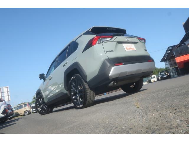 ＲＡＶ４ アドベンチャー　＜パノラマサンルーフ＞　純正９インチナビ　フルセグＴＶ　Ｂｌｕｅｔｏｏｔｈ　ＥＴＣ　置くだけ充電　パワーシート　純正ＬＥＤヘッドライト＆ＦＯＧランプ　トヨタセーフティセンス（安全装置）（5枚目）