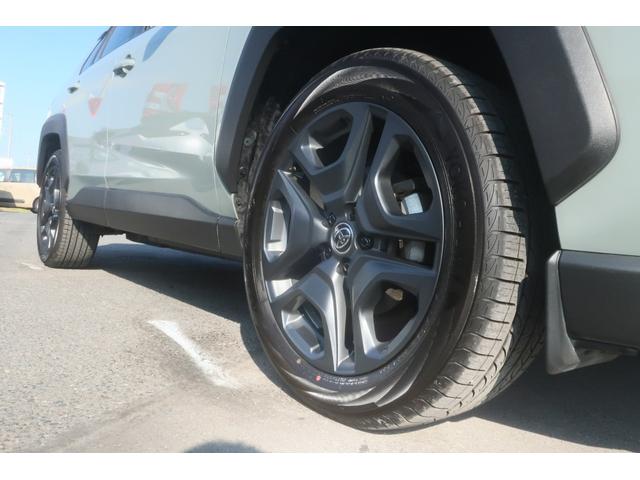 ＲＡＶ４ アドベンチャー　＜パノラマサンルーフ＞　純正９インチナビ　フルセグＴＶ　Ｂｌｕｅｔｏｏｔｈ　ＥＴＣ　置くだけ充電　パワーシート　純正ＬＥＤヘッドライト＆ＦＯＧランプ　トヨタセーフティセンス（安全装置）（8枚目）