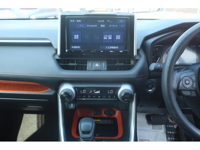 ＲＡＶ４ アドベンチャー　＜パノラマサンルーフ＞　純正９インチナビ　フルセグＴＶ　Ｂｌｕｅｔｏｏｔｈ　ＥＴＣ　置くだけ充電　パワーシート　純正ＬＥＤヘッドライト＆ＦＯＧランプ　トヨタセーフティセンス（安全装置）（12枚目）