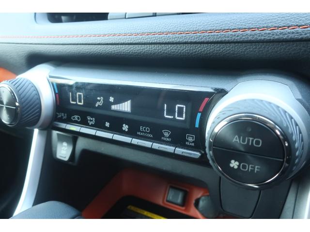 ＲＡＶ４ アドベンチャー　＜パノラマサンルーフ＞　純正９インチナビ　フルセグＴＶ　Ｂｌｕｅｔｏｏｔｈ　ＥＴＣ　置くだけ充電　パワーシート　純正ＬＥＤヘッドライト＆ＦＯＧランプ　トヨタセーフティセンス（安全装置）（15枚目）