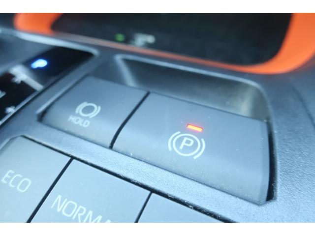 ＲＡＶ４ アドベンチャー　＜パノラマサンルーフ＞　純正９インチナビ　フルセグＴＶ　Ｂｌｕｅｔｏｏｔｈ　ＥＴＣ　置くだけ充電　パワーシート　純正ＬＥＤヘッドライト＆ＦＯＧランプ　トヨタセーフティセンス（安全装置）（17枚目）