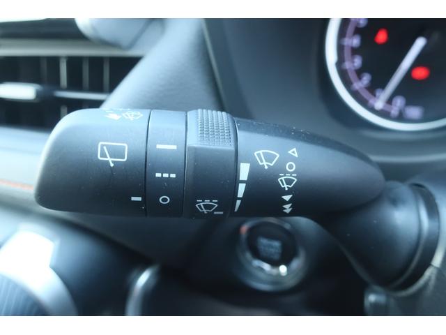 ＲＡＶ４ アドベンチャー　＜パノラマサンルーフ＞　純正９インチナビ　フルセグＴＶ　Ｂｌｕｅｔｏｏｔｈ　ＥＴＣ　置くだけ充電　パワーシート　純正ＬＥＤヘッドライト＆ＦＯＧランプ　トヨタセーフティセンス（安全装置）（30枚目）