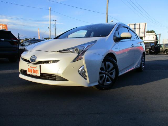 プリウス Ａ　＜後期型＞　純正ナビ　ＴＶ　Ｂｌｕｅｔｏｏｔｈ　地デジフルセグ　バックカメラ　ブラインドスポットモニター　ヘッドアップディスプレイ　ＥＴＣ　純正ＬＥＤヘッドライト＆フォグ　トヨタセーフティーＰＫＧ（4枚目）