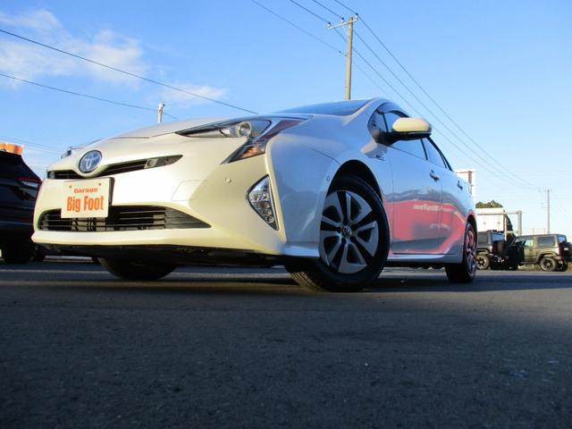 プリウス Ａ　＜後期型＞　純正ナビ　ＴＶ　Ｂｌｕｅｔｏｏｔｈ　地デジフルセグ　バックカメラ　ブラインドスポットモニター　ヘッドアップディスプレイ　ＥＴＣ　純正ＬＥＤヘッドライト＆フォグ　トヨタセーフティーＰＫＧ（8枚目）