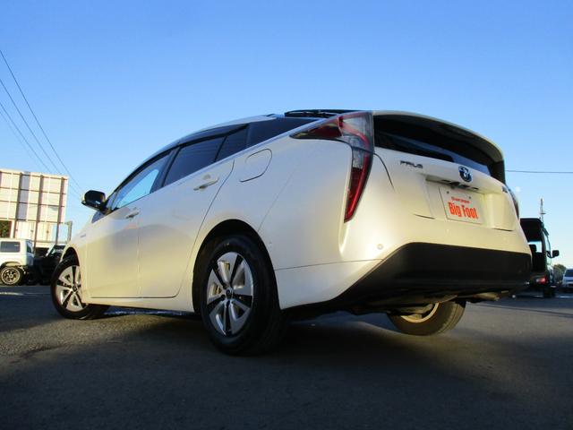 プリウス Ａ　＜後期型＞　純正ナビ　ＴＶ　Ｂｌｕｅｔｏｏｔｈ　地デジフルセグ　バックカメラ　ブラインドスポットモニター　ヘッドアップディスプレイ　ＥＴＣ　純正ＬＥＤヘッドライト＆フォグ　トヨタセーフティーＰＫＧ（10枚目）