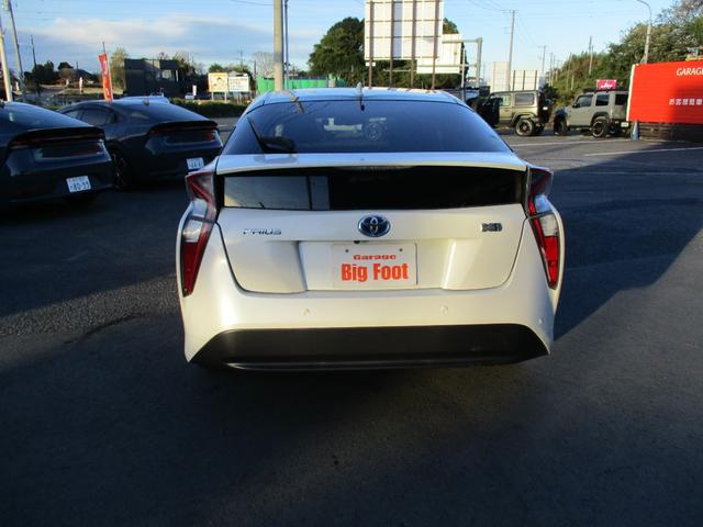 プリウス Ａ　＜後期型＞　純正ナビ　ＴＶ　Ｂｌｕｅｔｏｏｔｈ　地デジフルセグ　バックカメラ　ブラインドスポットモニター　ヘッドアップディスプレイ　ＥＴＣ　純正ＬＥＤヘッドライト＆フォグ　トヨタセーフティーＰＫＧ（11枚目）