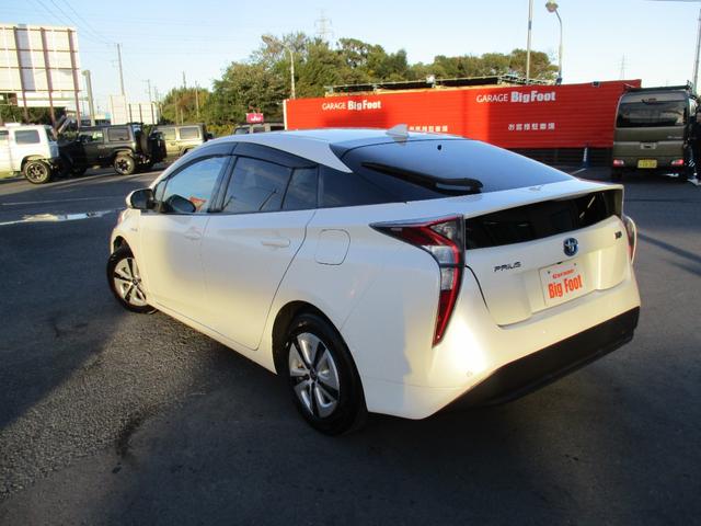 プリウス Ａ　＜後期型＞　純正ナビ　ＴＶ　Ｂｌｕｅｔｏｏｔｈ　地デジフルセグ　バックカメラ　ブラインドスポットモニター　ヘッドアップディスプレイ　ＥＴＣ　純正ＬＥＤヘッドライト＆フォグ　トヨタセーフティーＰＫＧ（13枚目）