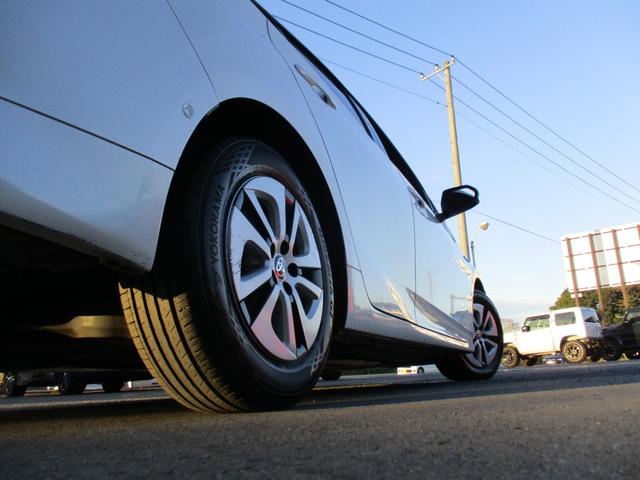 プリウス Ａ　＜後期型＞　純正ナビ　ＴＶ　Ｂｌｕｅｔｏｏｔｈ　地デジフルセグ　バックカメラ　ブラインドスポットモニター　ヘッドアップディスプレイ　ＥＴＣ　純正ＬＥＤヘッドライト＆フォグ　トヨタセーフティーＰＫＧ（22枚目）