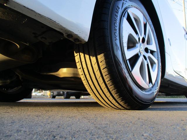 プリウス Ａ　＜後期型＞　純正ナビ　ＴＶ　Ｂｌｕｅｔｏｏｔｈ　地デジフルセグ　バックカメラ　ブラインドスポットモニター　ヘッドアップディスプレイ　ＥＴＣ　純正ＬＥＤヘッドライト＆フォグ　トヨタセーフティーＰＫＧ（24枚目）