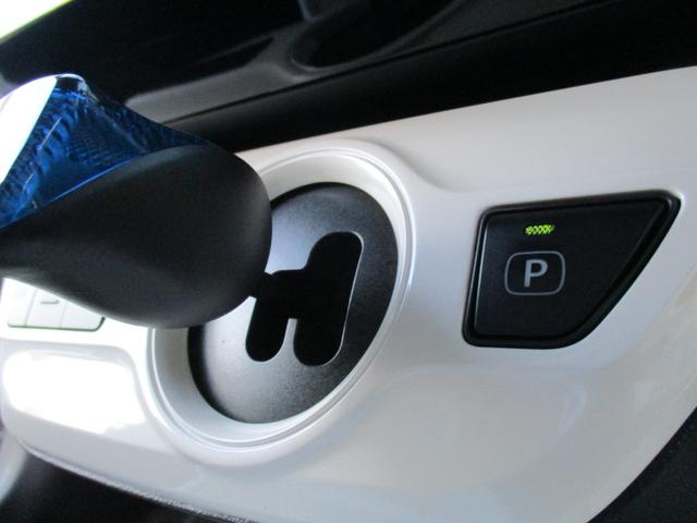 プリウス Ａ　＜後期型＞　純正ナビ　ＴＶ　Ｂｌｕｅｔｏｏｔｈ　地デジフルセグ　バックカメラ　ブラインドスポットモニター　ヘッドアップディスプレイ　ＥＴＣ　純正ＬＥＤヘッドライト＆フォグ　トヨタセーフティーＰＫＧ（49枚目）