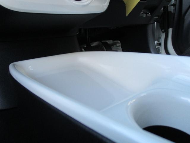 プリウス Ａ　＜後期型＞　純正ナビ　ＴＶ　Ｂｌｕｅｔｏｏｔｈ　地デジフルセグ　バックカメラ　ブラインドスポットモニター　ヘッドアップディスプレイ　ＥＴＣ　純正ＬＥＤヘッドライト＆フォグ　トヨタセーフティーＰＫＧ（51枚目）