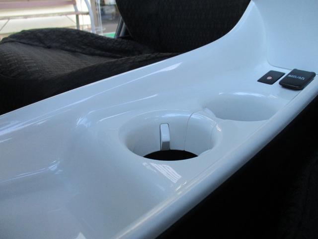 プリウス Ａ　＜後期型＞　純正ナビ　ＴＶ　Ｂｌｕｅｔｏｏｔｈ　地デジフルセグ　バックカメラ　ブラインドスポットモニター　ヘッドアップディスプレイ　ＥＴＣ　純正ＬＥＤヘッドライト＆フォグ　トヨタセーフティーＰＫＧ（53枚目）