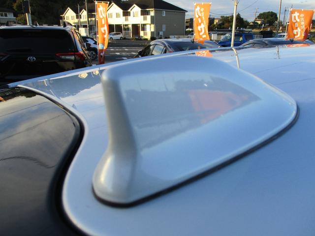 プリウス Ａ　＜後期型＞　純正ナビ　ＴＶ　Ｂｌｕｅｔｏｏｔｈ　地デジフルセグ　バックカメラ　ブラインドスポットモニター　ヘッドアップディスプレイ　ＥＴＣ　純正ＬＥＤヘッドライト＆フォグ　トヨタセーフティーＰＫＧ（67枚目）