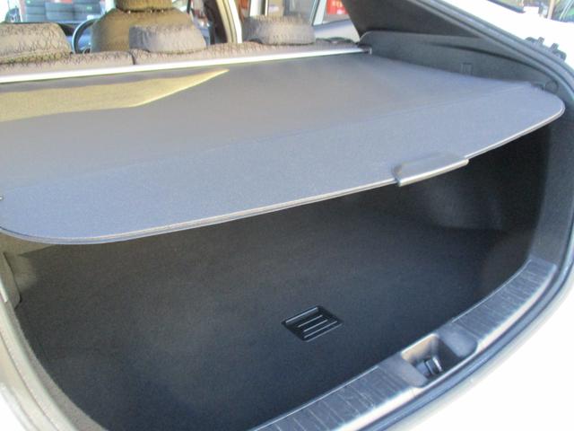 プリウス Ａ　＜後期型＞　純正ナビ　ＴＶ　Ｂｌｕｅｔｏｏｔｈ　地デジフルセグ　バックカメラ　ブラインドスポットモニター　ヘッドアップディスプレイ　ＥＴＣ　純正ＬＥＤヘッドライト＆フォグ　トヨタセーフティーＰＫＧ（68枚目）