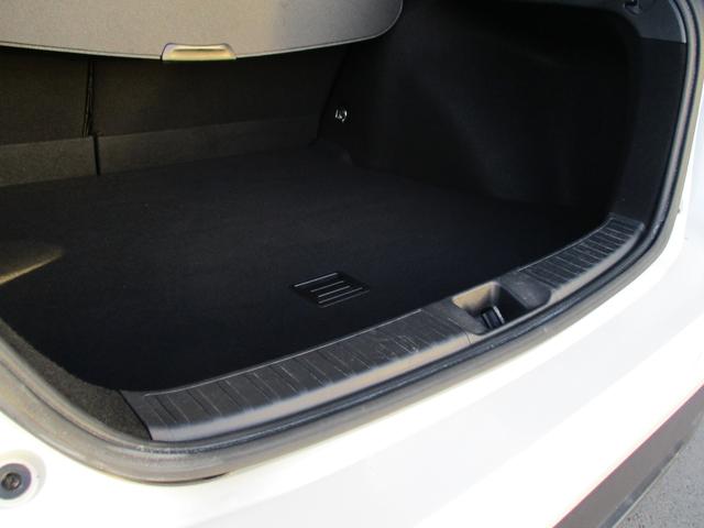 プリウス Ａ　＜後期型＞　純正ナビ　ＴＶ　Ｂｌｕｅｔｏｏｔｈ　地デジフルセグ　バックカメラ　ブラインドスポットモニター　ヘッドアップディスプレイ　ＥＴＣ　純正ＬＥＤヘッドライト＆フォグ　トヨタセーフティーＰＫＧ（69枚目）