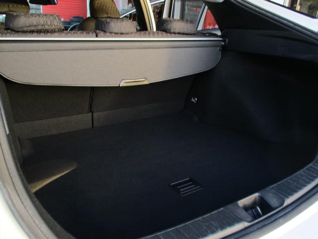 プリウス Ａ　＜後期型＞　純正ナビ　ＴＶ　Ｂｌｕｅｔｏｏｔｈ　地デジフルセグ　バックカメラ　ブラインドスポットモニター　ヘッドアップディスプレイ　ＥＴＣ　純正ＬＥＤヘッドライト＆フォグ　トヨタセーフティーＰＫＧ（70枚目）