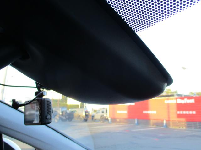 プリウス Ａ　＜後期型＞　純正ナビ　ＴＶ　Ｂｌｕｅｔｏｏｔｈ　地デジフルセグ　バックカメラ　ブラインドスポットモニター　ヘッドアップディスプレイ　ＥＴＣ　純正ＬＥＤヘッドライト＆フォグ　トヨタセーフティーＰＫＧ（71枚目）