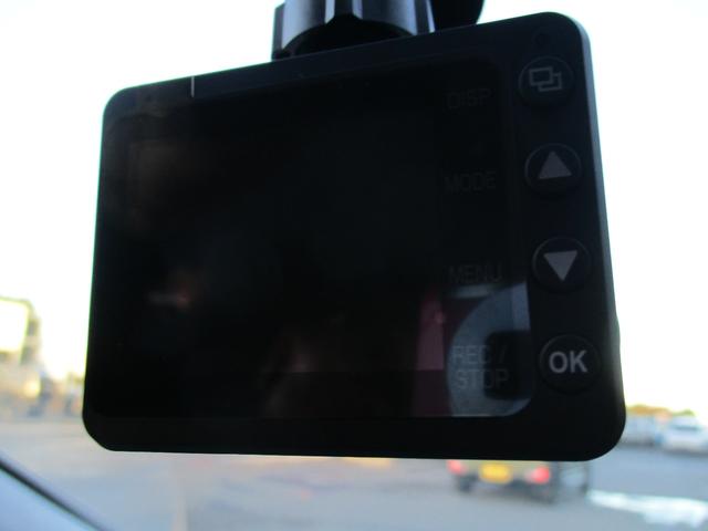 プリウス Ａ　＜後期型＞　純正ナビ　ＴＶ　Ｂｌｕｅｔｏｏｔｈ　地デジフルセグ　バックカメラ　ブラインドスポットモニター　ヘッドアップディスプレイ　ＥＴＣ　純正ＬＥＤヘッドライト＆フォグ　トヨタセーフティーＰＫＧ（72枚目）