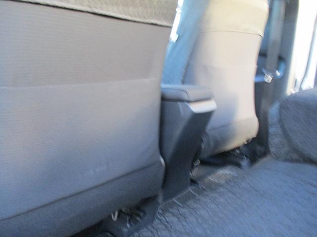 プリウス Ａ　＜後期型＞　純正ナビ　ＴＶ　Ｂｌｕｅｔｏｏｔｈ　地デジフルセグ　バックカメラ　ブラインドスポットモニター　ヘッドアップディスプレイ　ＥＴＣ　純正ＬＥＤヘッドライト＆フォグ　トヨタセーフティーＰＫＧ（74枚目）