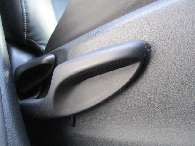 エスクァイア Ｇｉ　＜７人乗り＞　＜両側パワースライドドア＞　社外ナビ　ＴＶ　地デジ　Ｂカメラ　ＥＴＣ　シートヒーター　ハーフレザー　スマートキー　純正ＬＥＤヘッドライト＆フォグ　純正アルミ　ドラレコ　リア修理歴あり（66枚目）