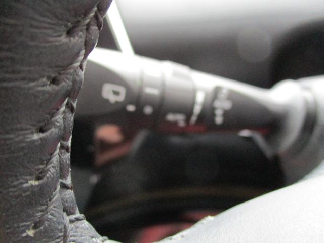 プリウス Ａプレミアム　ツーリングセレクション　＜モデリスタエアロ＞　＜マッドグレー＞　＜アルパイン　ＢＩＧＸ１１型＞　本革　ＢＳＭ　ＨＵＤ　ＬＤＫ　地デジ　フルセグ　Ｂｌｕｅｔｏｏｔｈ　ＥＴＣ　レーダークルーズ　クリソナ　Ｐシート　セーフティー（37枚目）