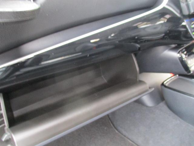 プリウス Ａプレミアム　ツーリングセレクション　＜モデリスタエアロ＞　＜マッドグレー＞　＜アルパイン　ＢＩＧＸ１１型＞　本革　ＢＳＭ　ＨＵＤ　ＬＤＫ　地デジ　フルセグ　Ｂｌｕｅｔｏｏｔｈ　ＥＴＣ　レーダークルーズ　クリソナ　Ｐシート　セーフティー（67枚目）