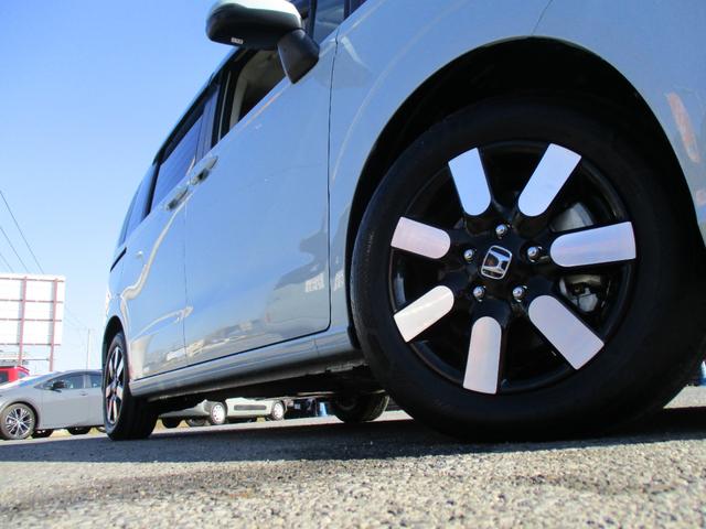 フリード エアー　ＥＸ　＜６人乗り＞　＜純正９インチナビＴＶ＞地デジ　フルセグ　ＥＴＣ　Ｂｌｕｅｔｏｏｔｈ　Ｂカメラ　＜両側パワースライドドア＞　純正アルミ　ハーフレザーシート　スマートキー　Ｈセンシング　純正ＬＥＤライト（19枚目）